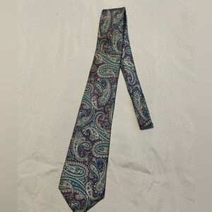 Elegant Paisley Silk Tie
